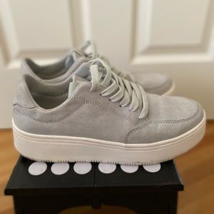 H&M Pale gray/sage sneaker